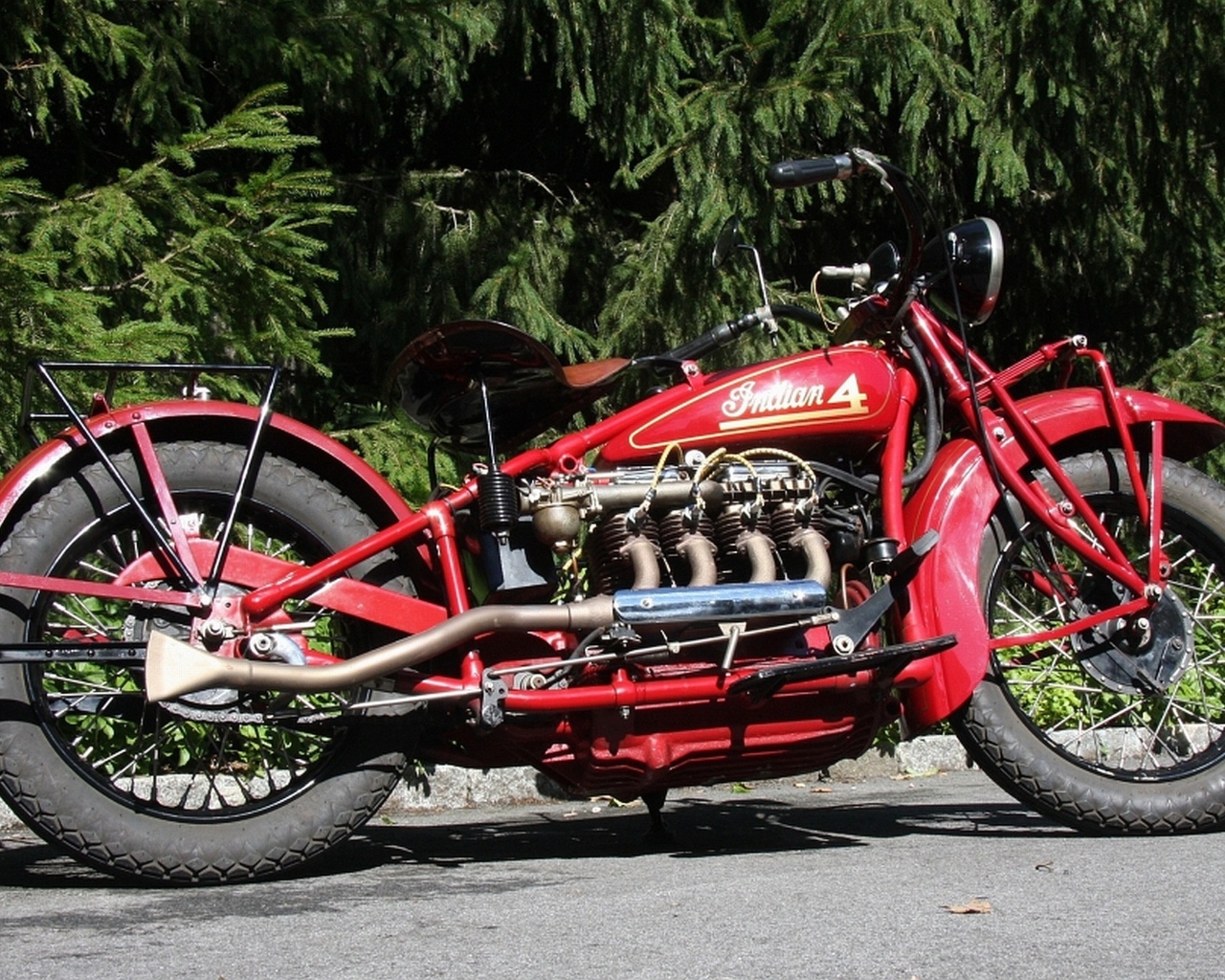 Индийский мощный мотоцикл