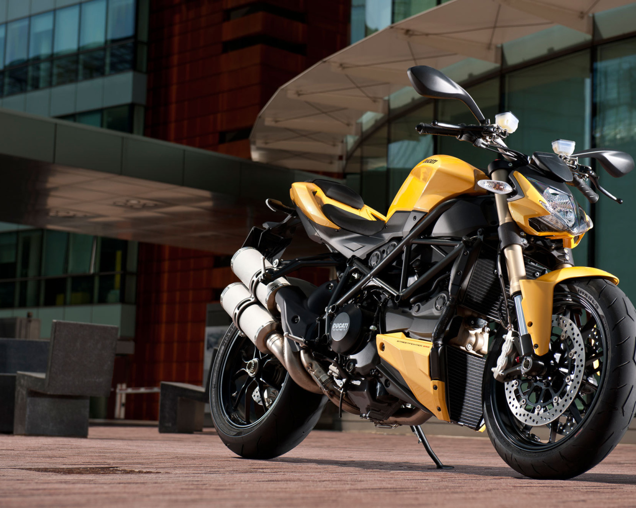 Популярный мотоцикл Ducati Streetfighter 848