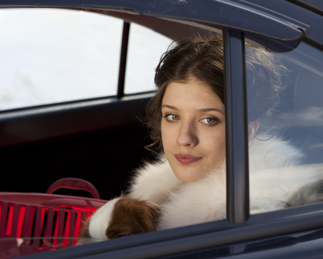 Ёлки 3 девушка в машине