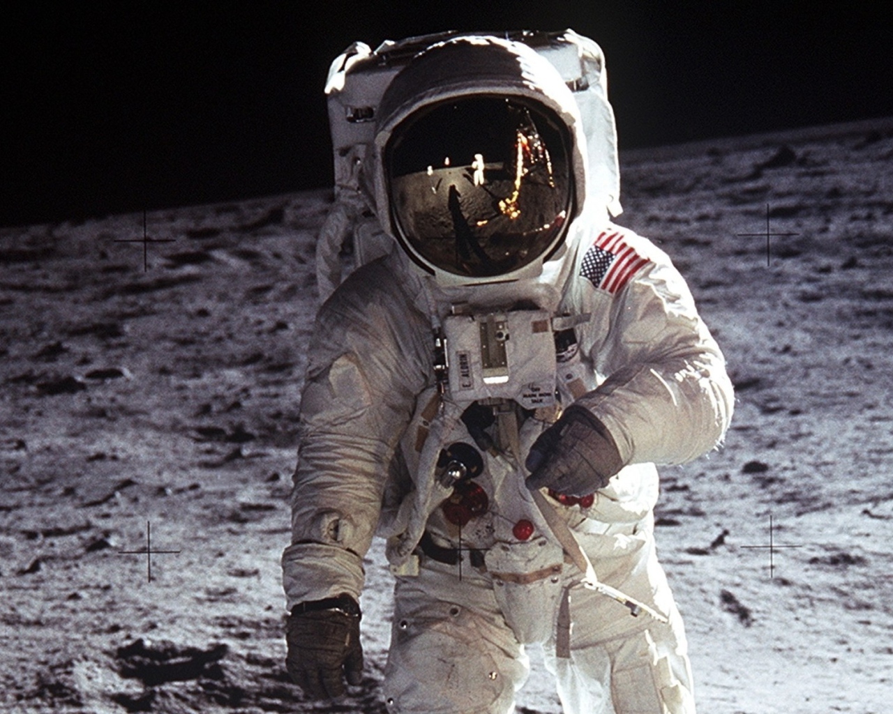 Первые на Луне