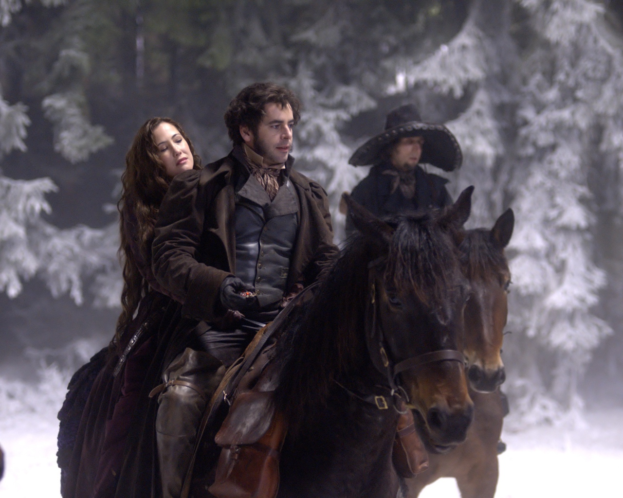 Красавица и чудовище в лесу