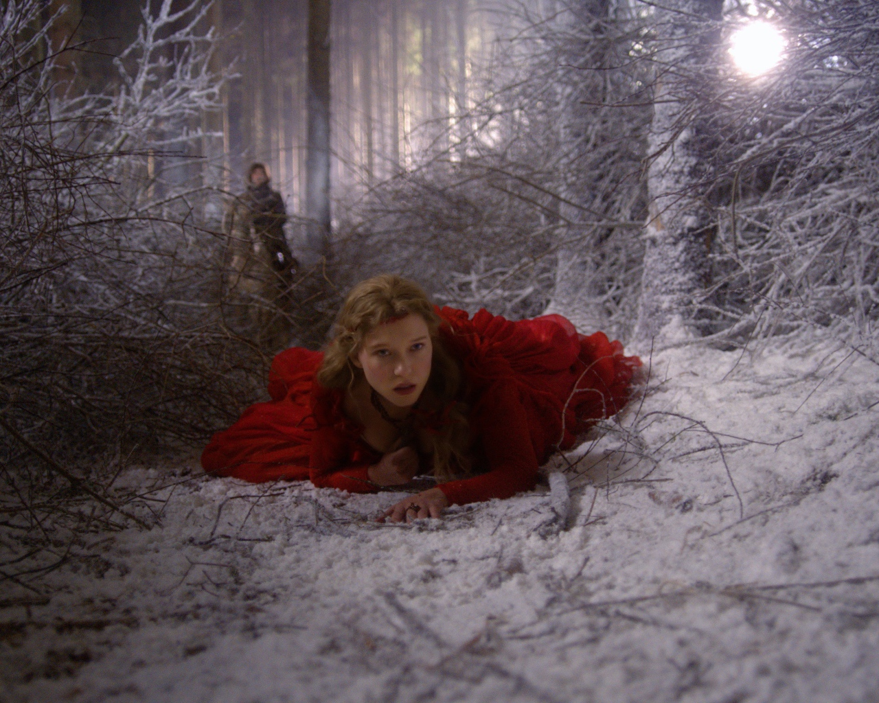 Момент из фильма Красавица и чудовище 2014