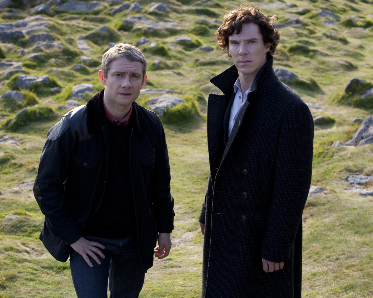 Шерлок с коллегой на природе