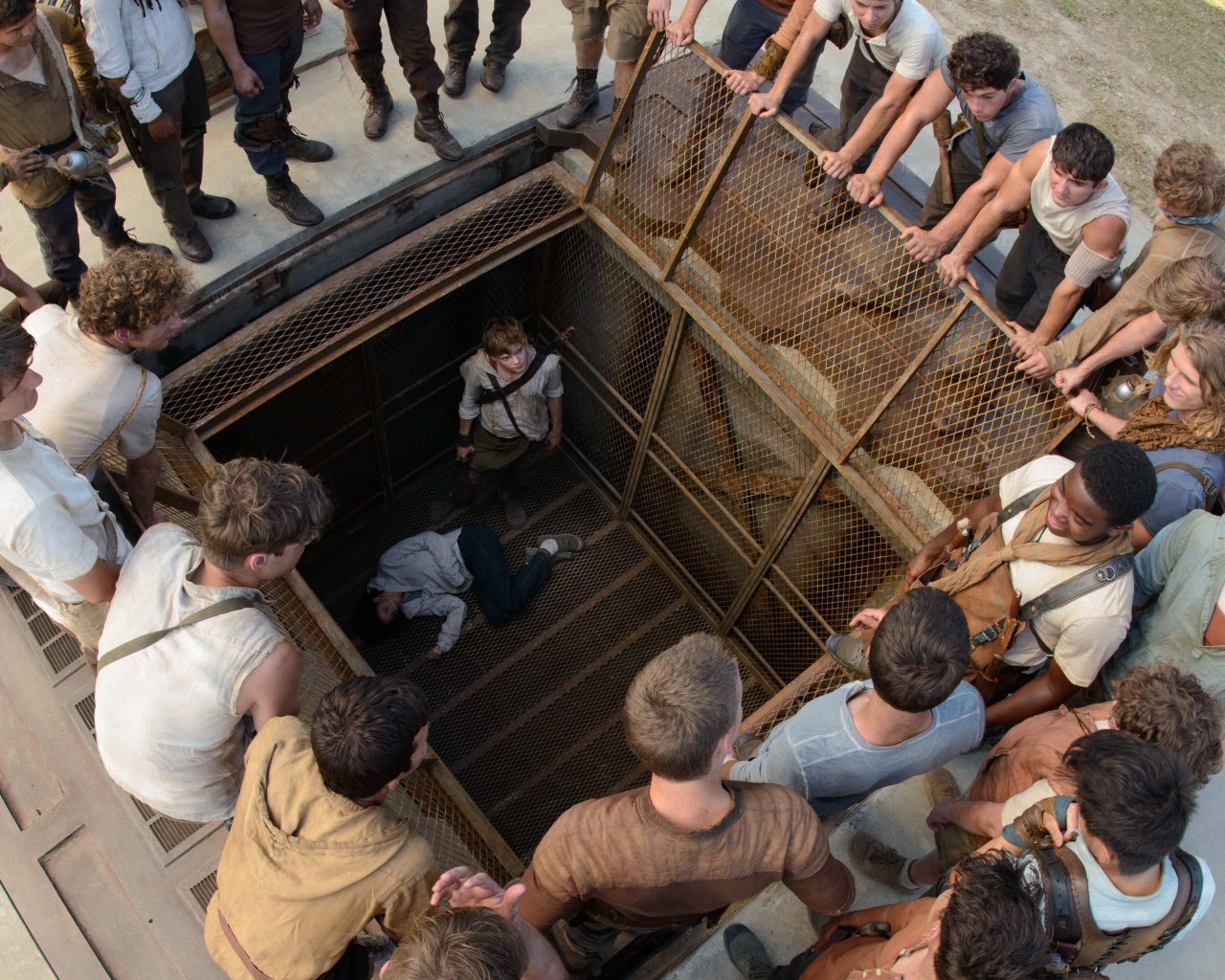 Бегущий по лабиринту  в яме