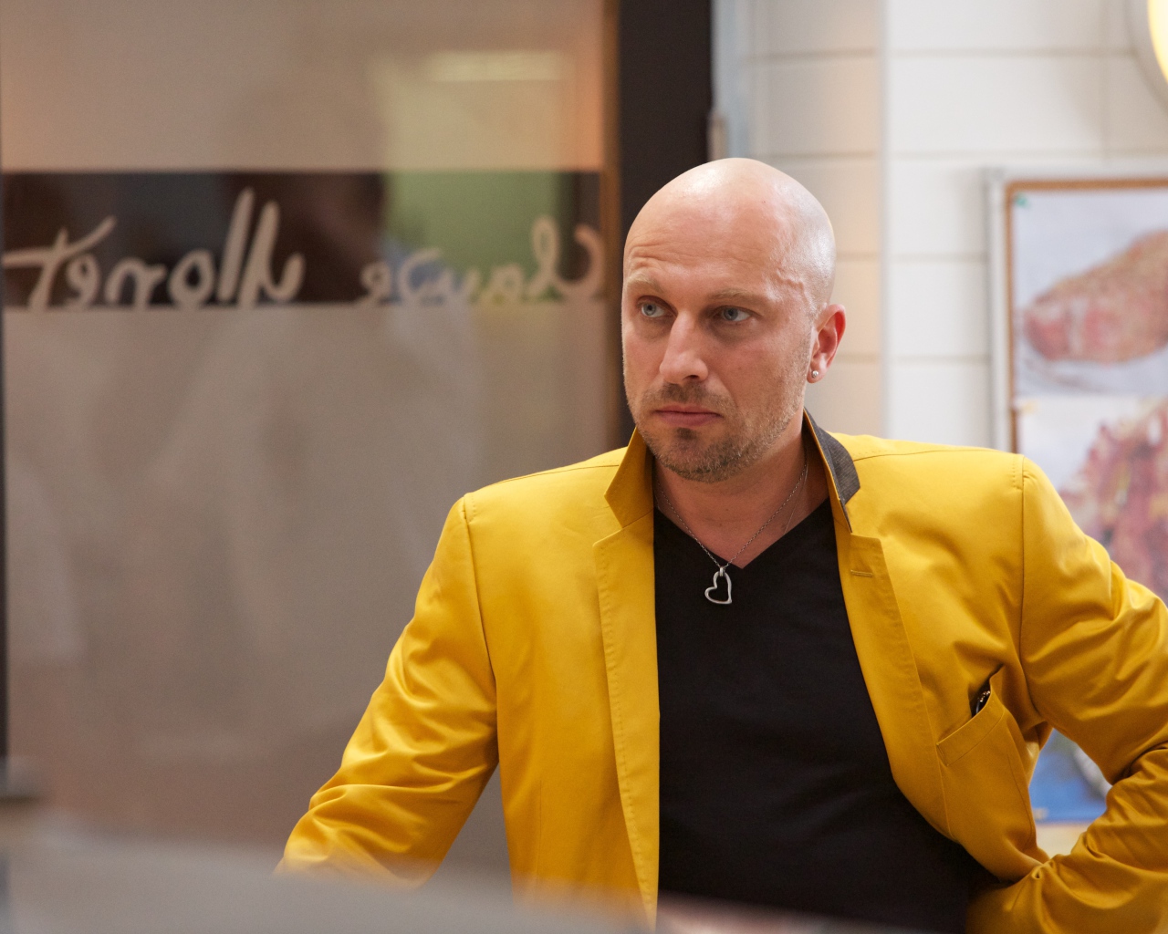 Хозяин ресторана в сериале Кухня