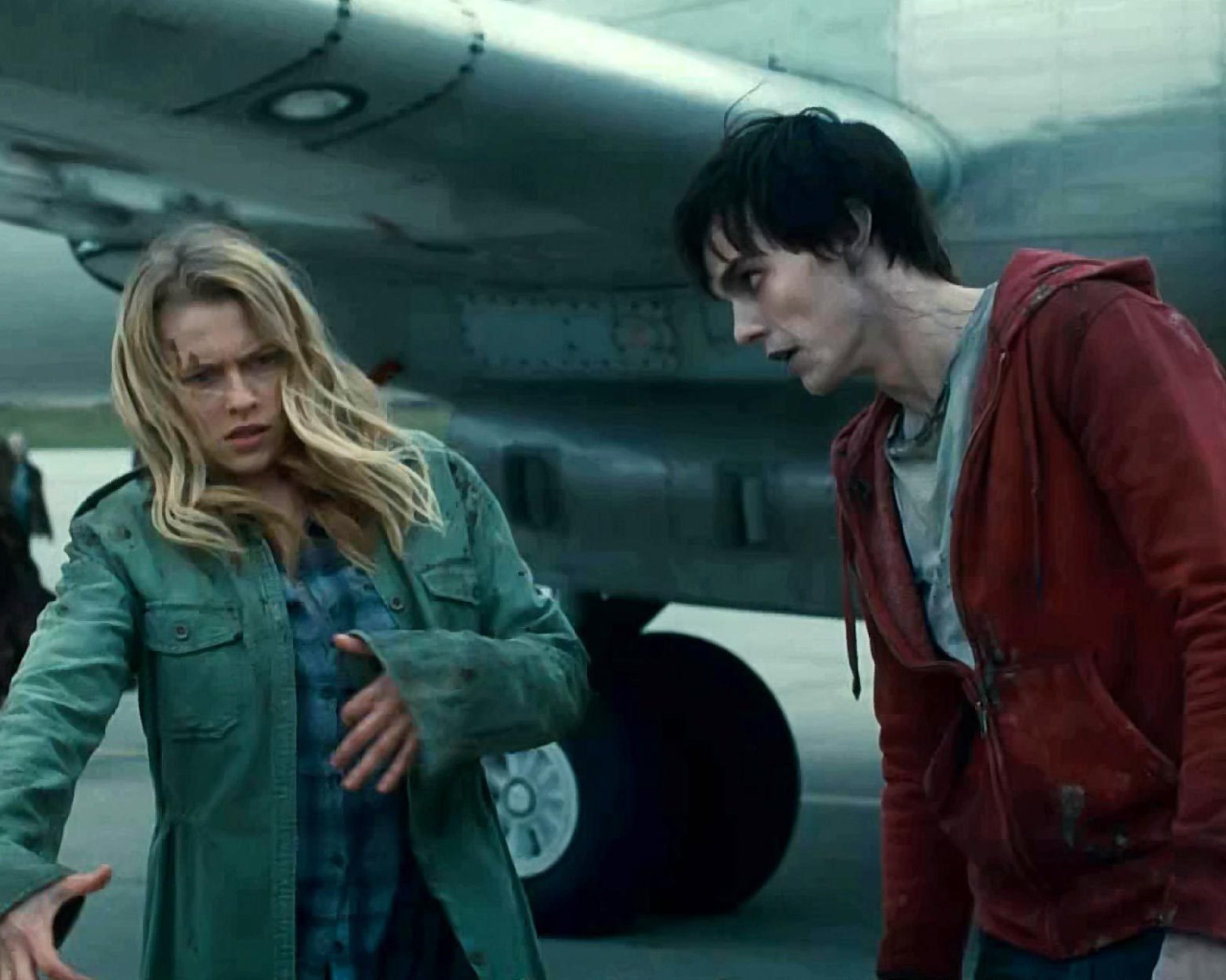 Warm bodies girl and zombie