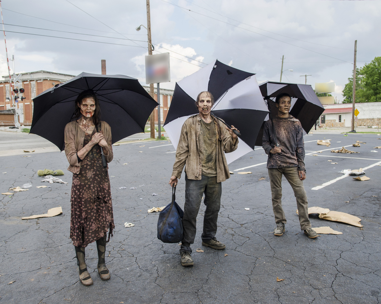 Зомби из Ходячих Мертвецов с зонтами
