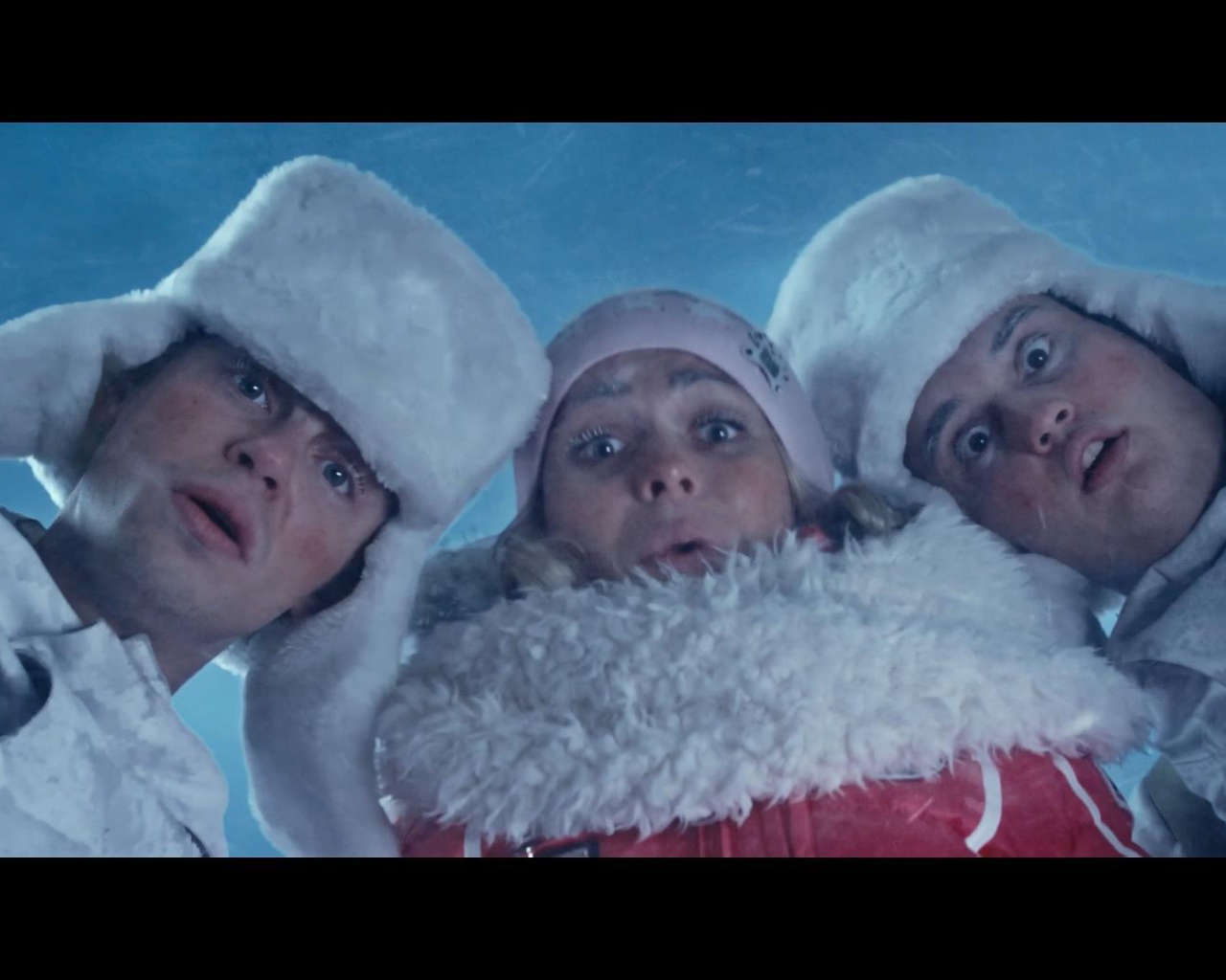 Момент из фильма Ёлки 3