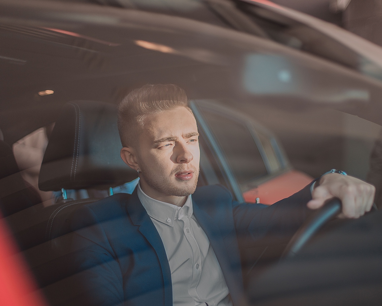 Певец Егор Крид за рулем