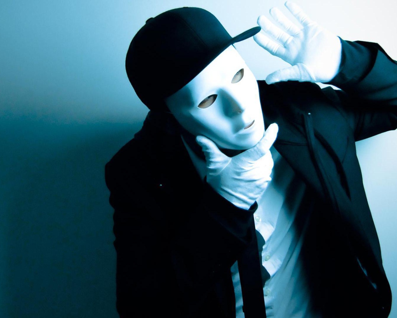 Танец в маске