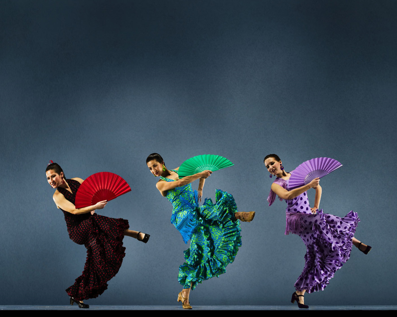 Танец с веерами