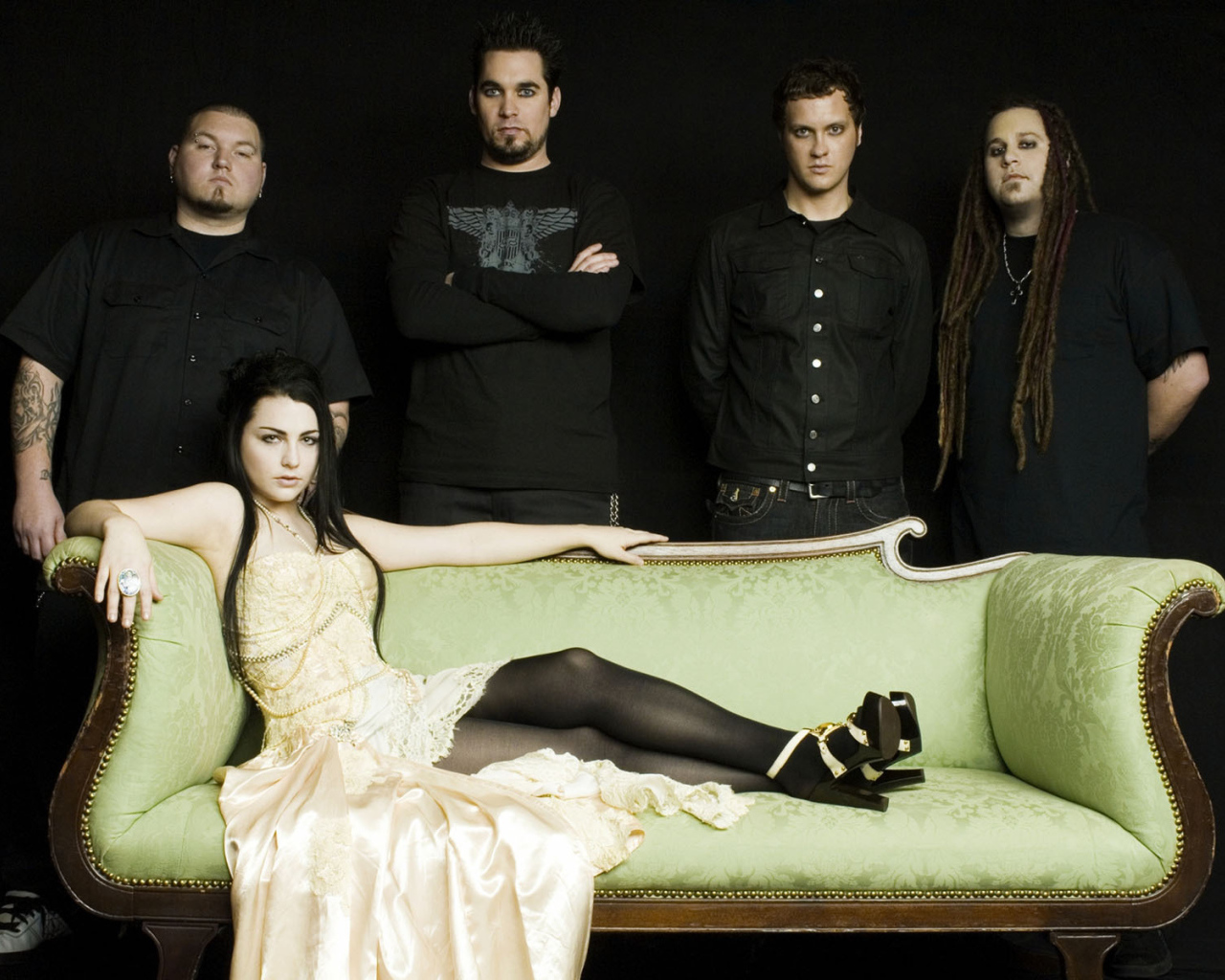 Evanescence на диване