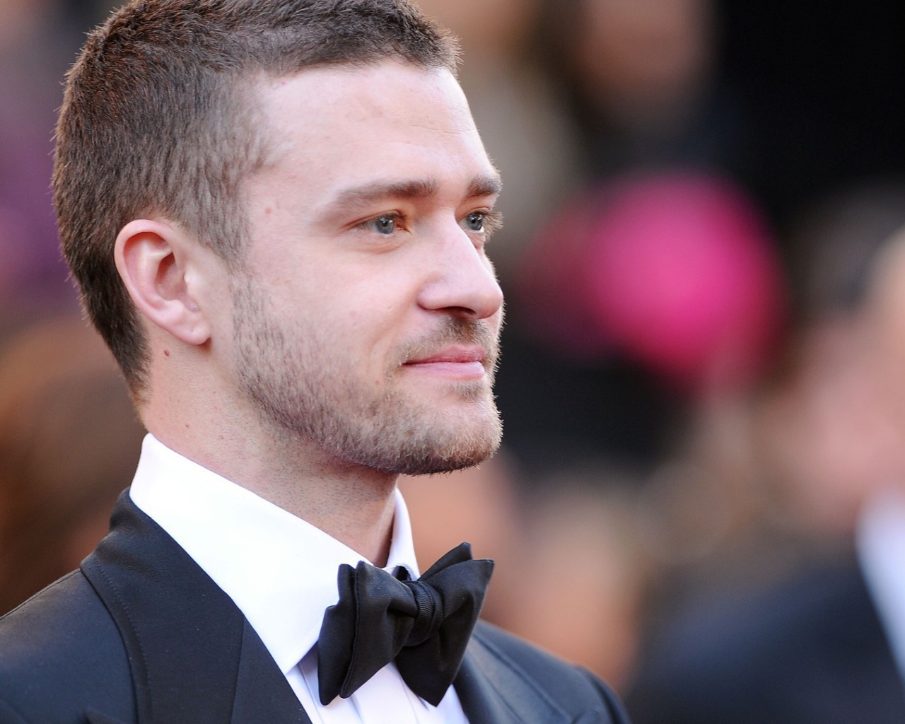 Джастин Тимберлейк в костюме с бабочкой