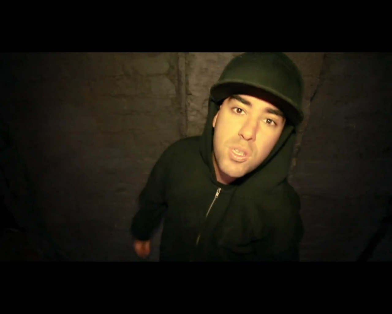 SLIM в своем новом клипе