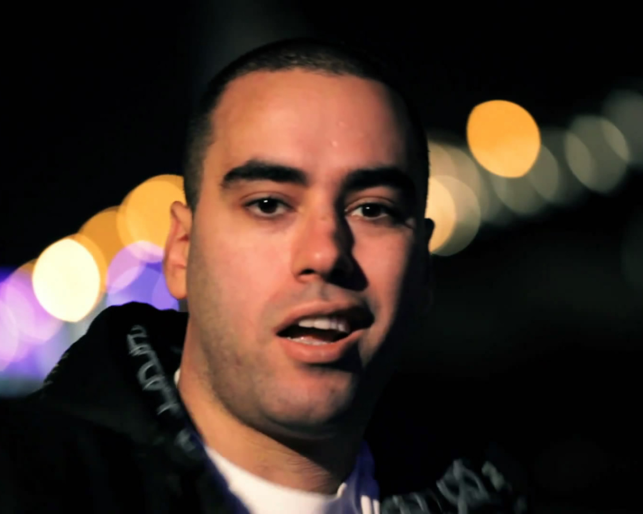 SLIM на улице ночью