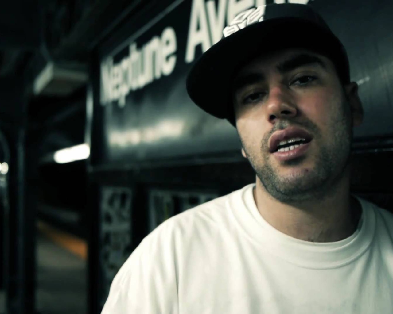 SLIM читает рэп