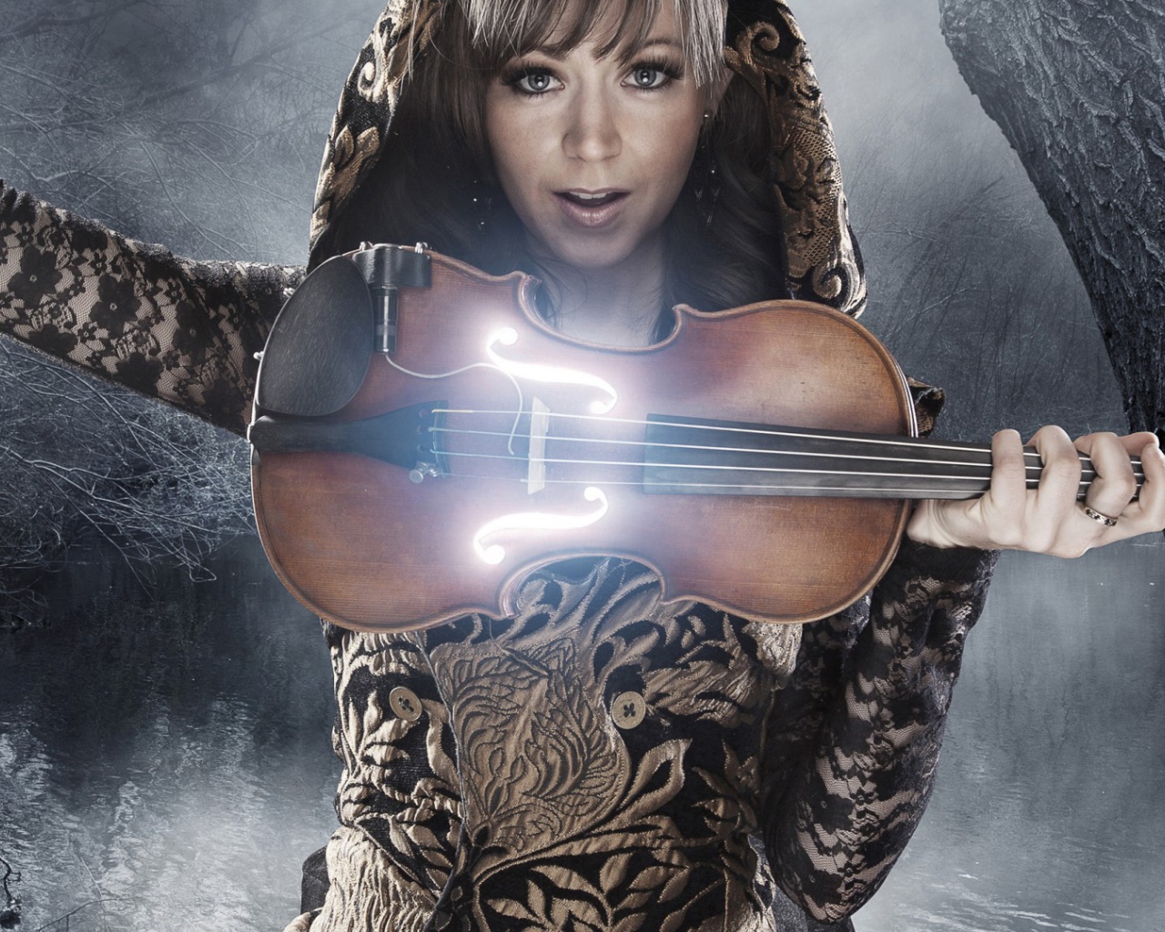 Певица со скрипкой