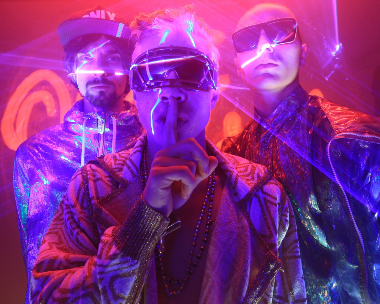 Сценический наряд группы Quest Pistols