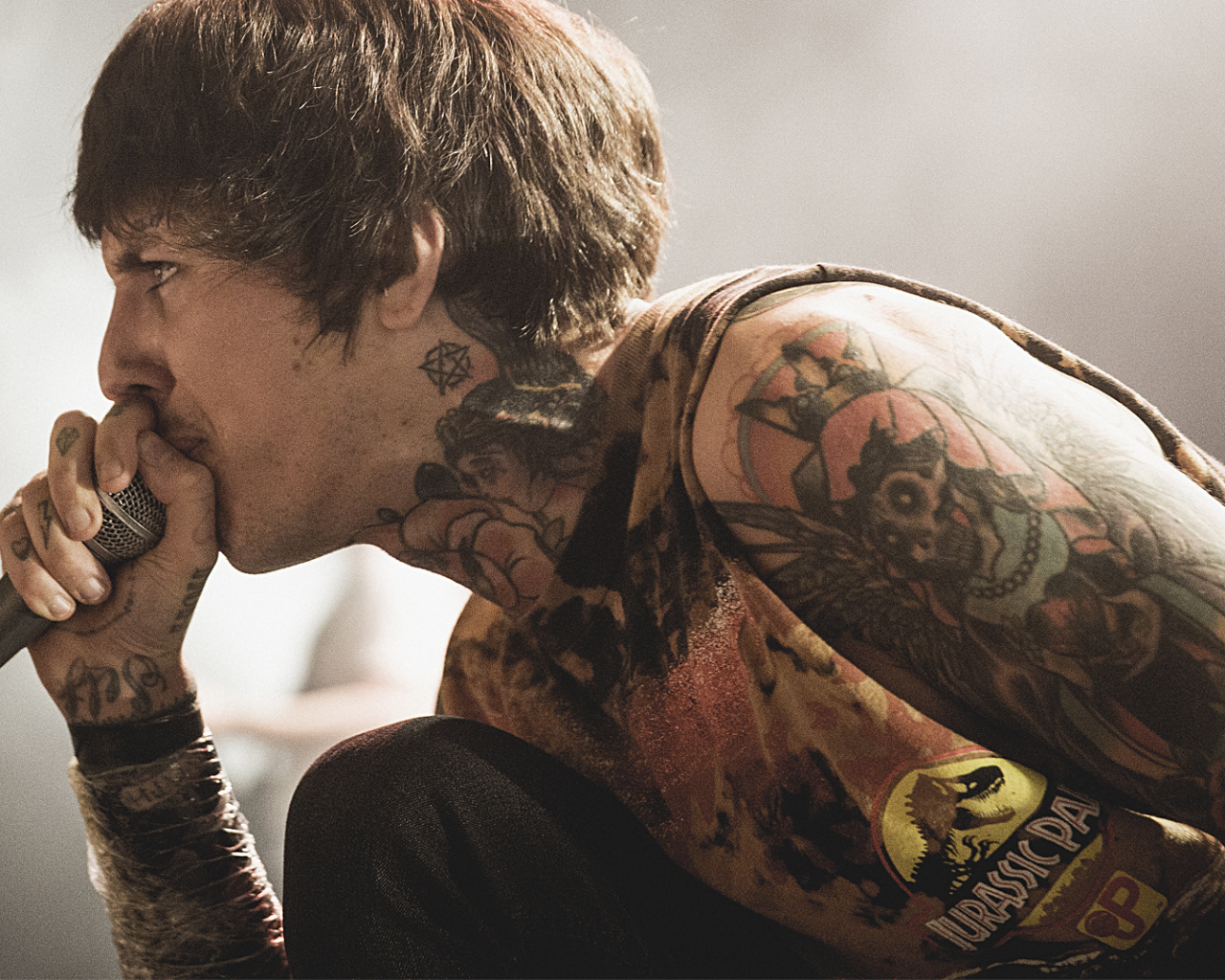 Татуированный рок певец