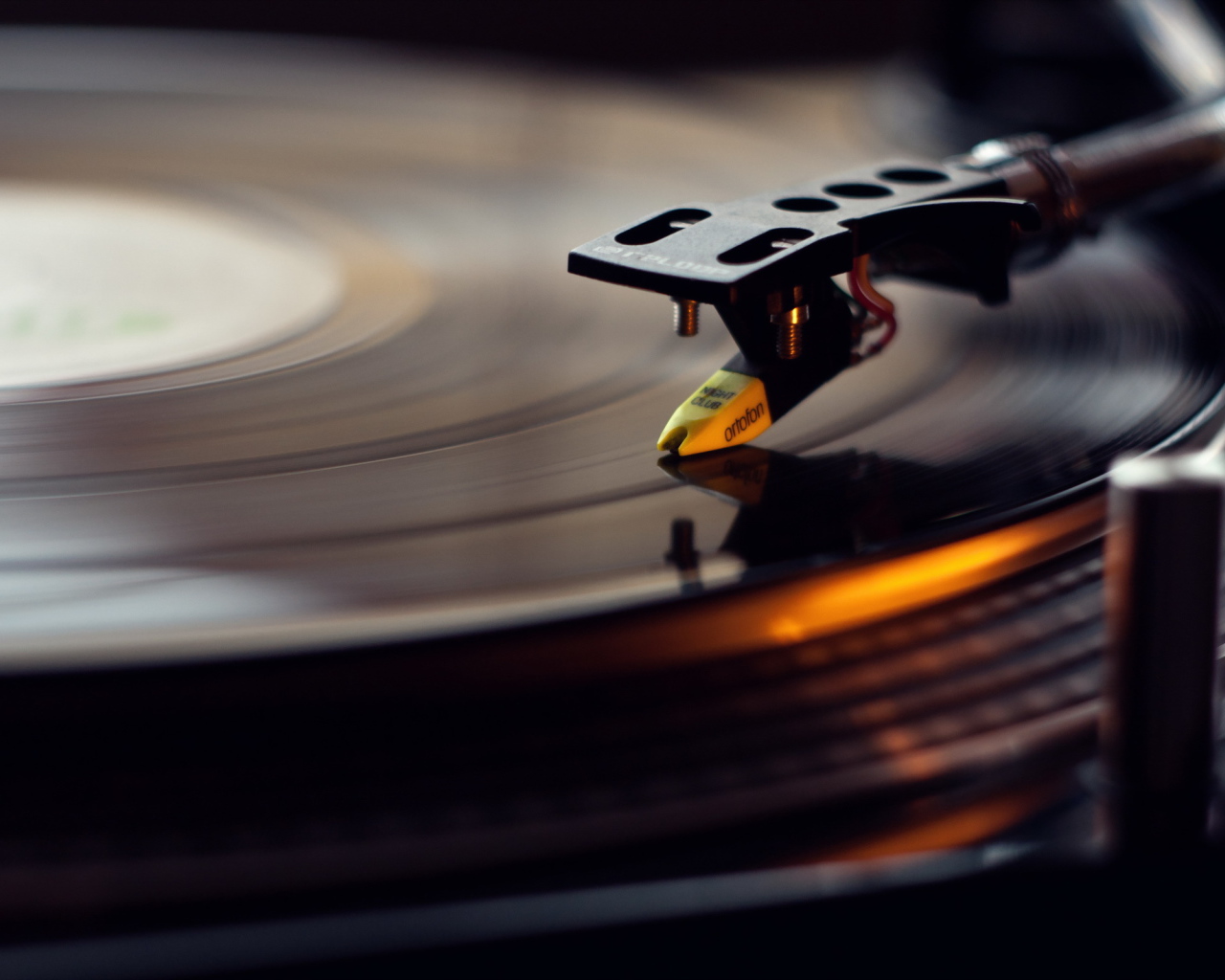 Проигрыватель с пластинкой