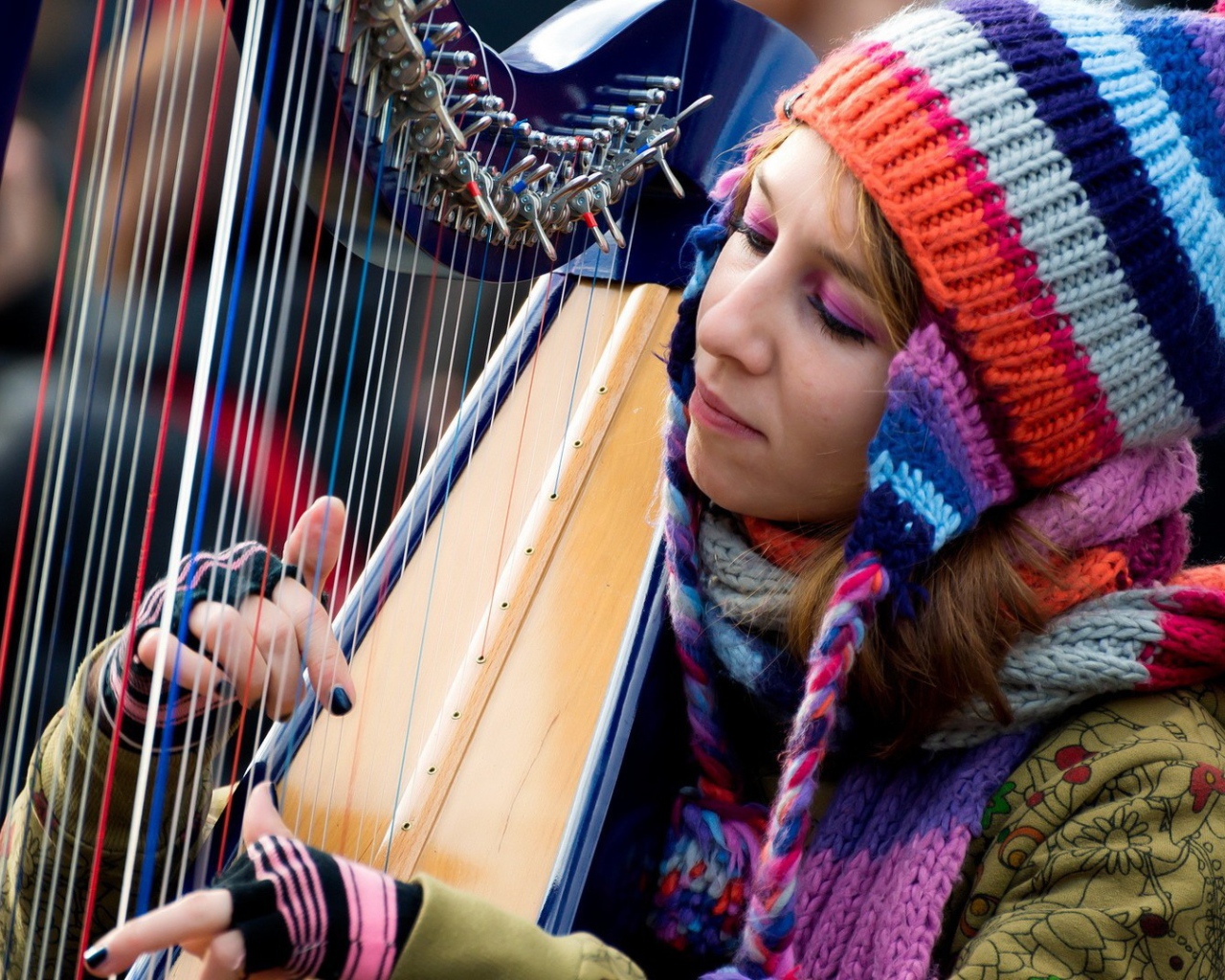 Женщина и арфа