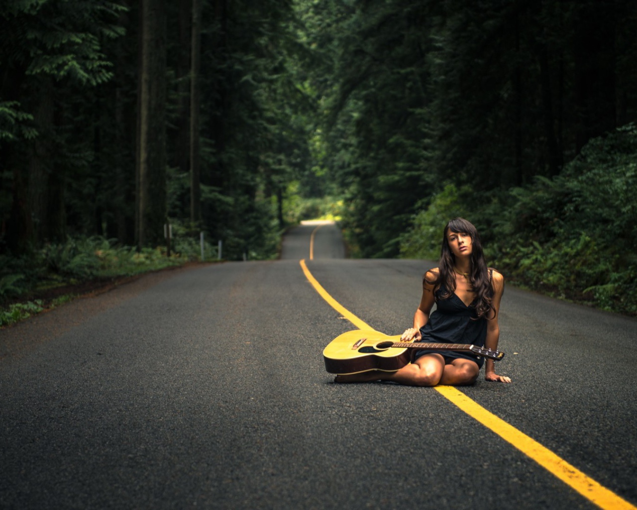 Жёлтая разделительная полоса