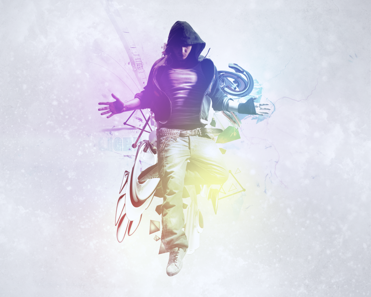 Молодой парень танцует