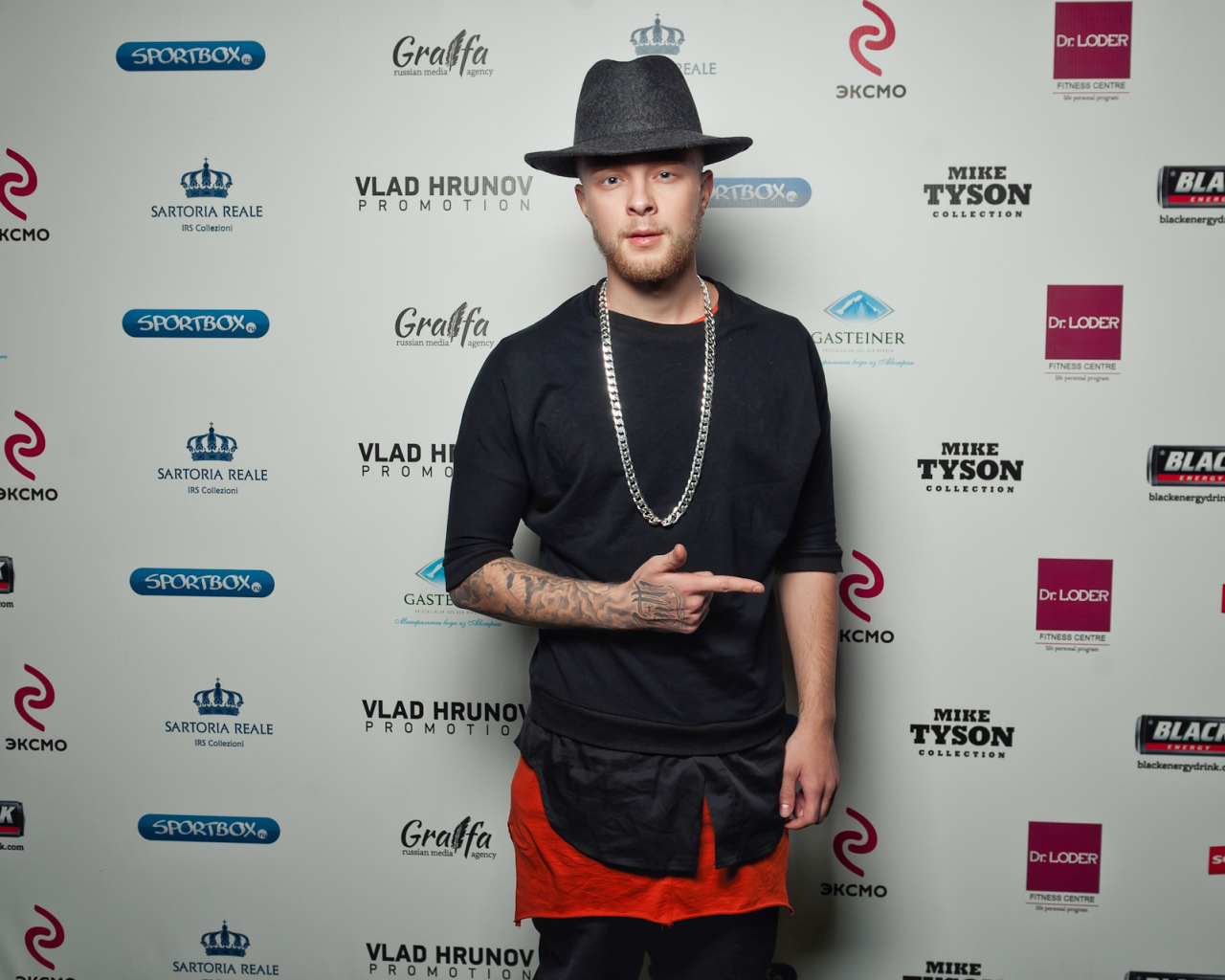 Молодой певец Егор Крид