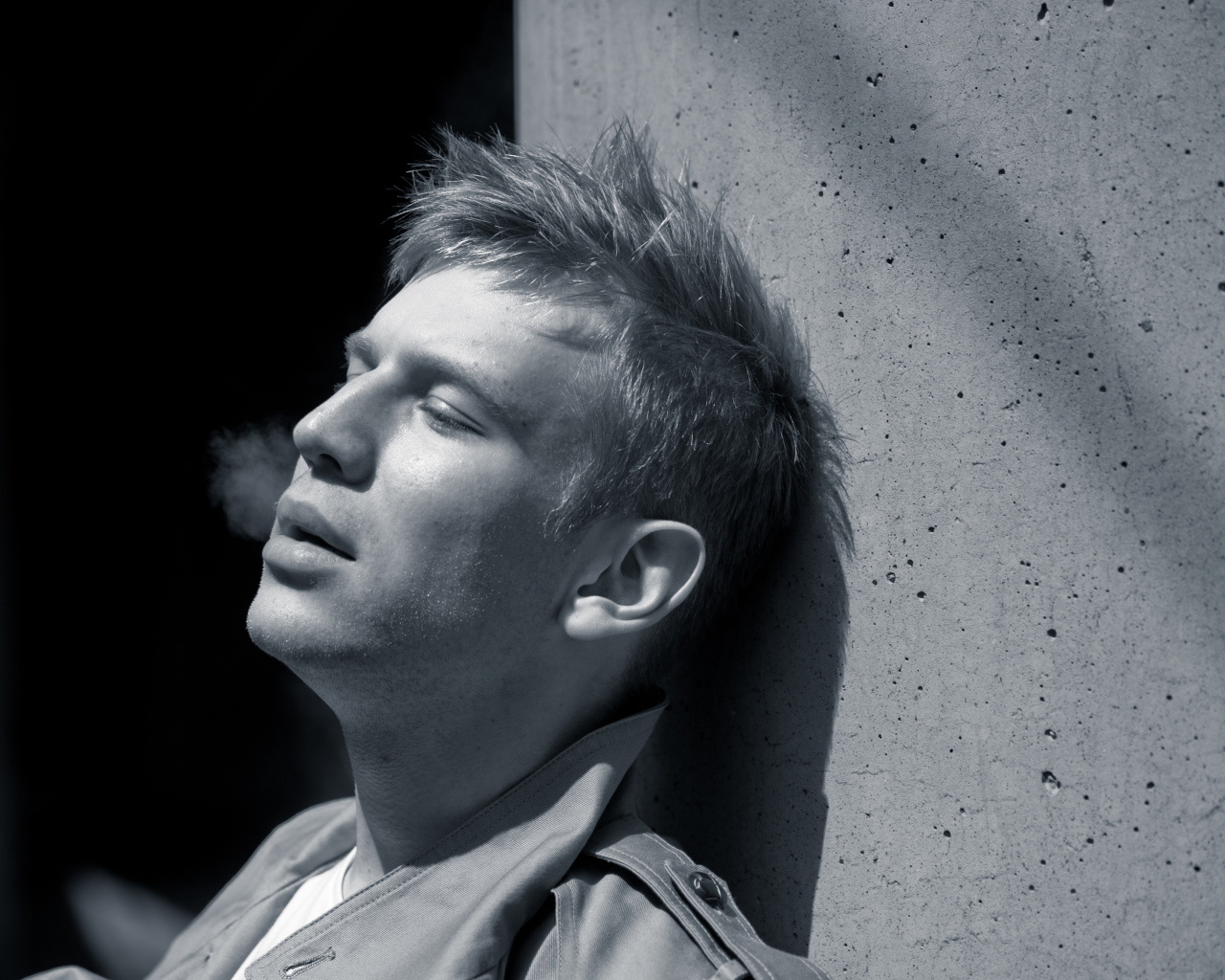 Иван Дорн в черно-белой фотосессии