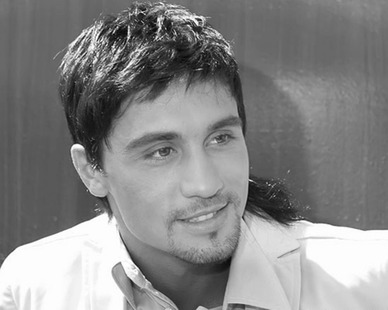 Дима Билан в черно-белой фотосессии