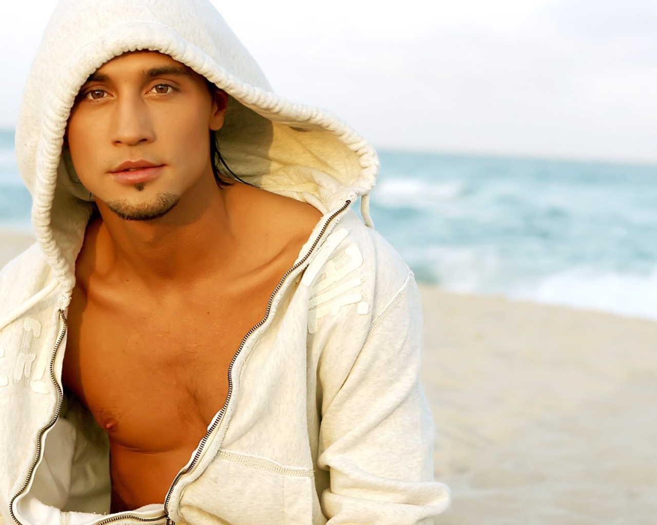 Дима Билан на пляже