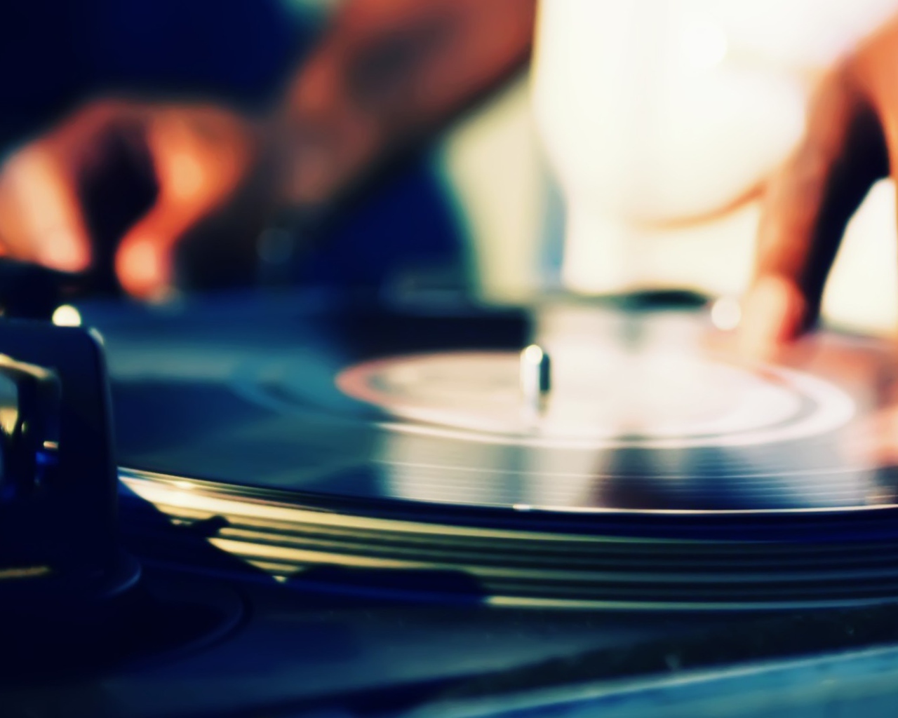 Руки диджея