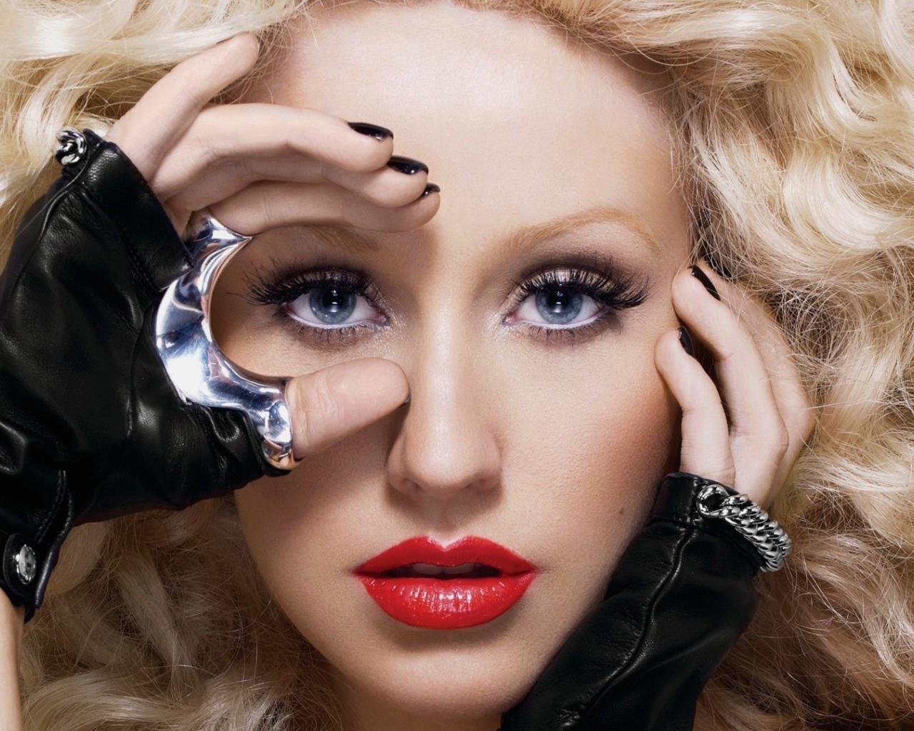 	  Singer Christina Aguilera