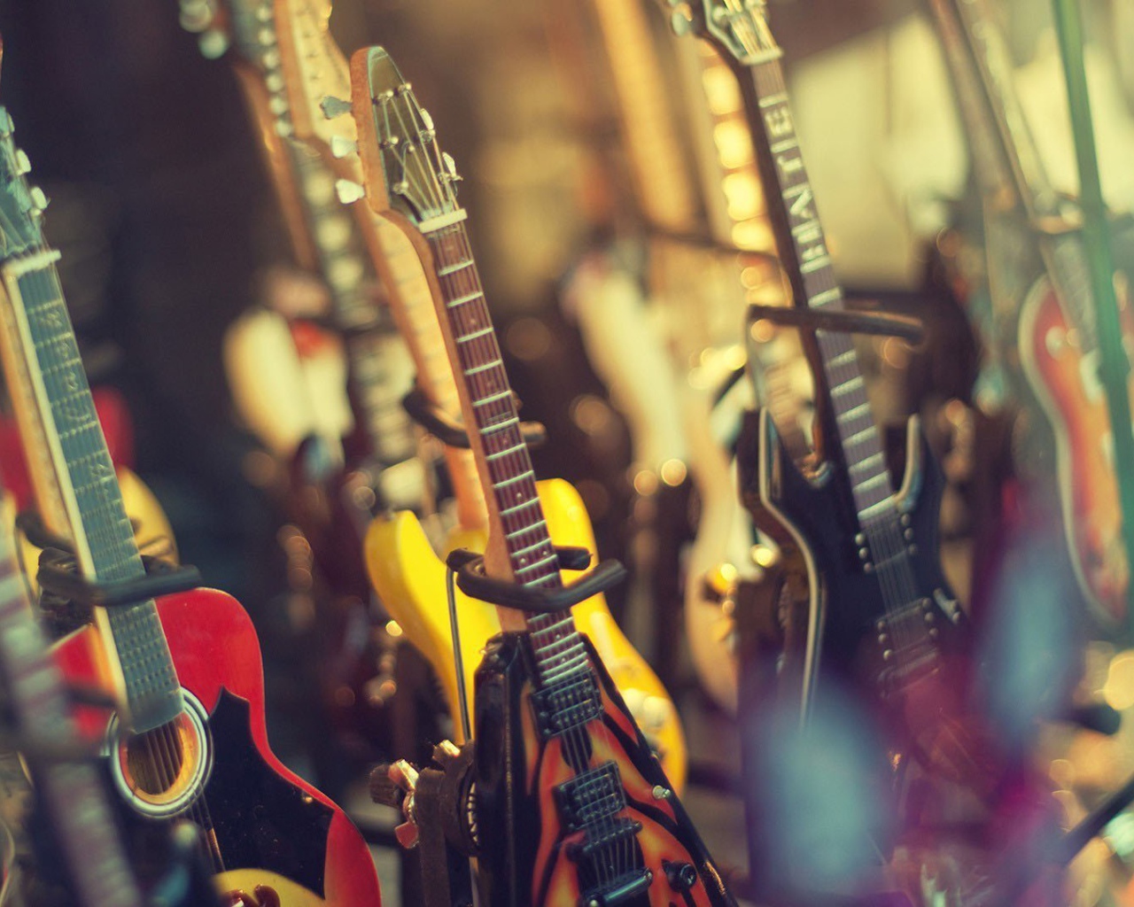 Электро гитары в магазине