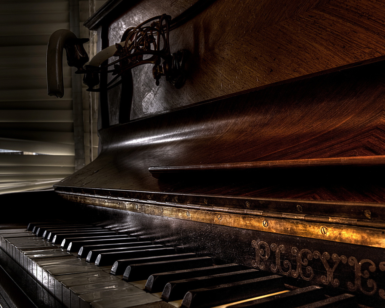 Старое пианино