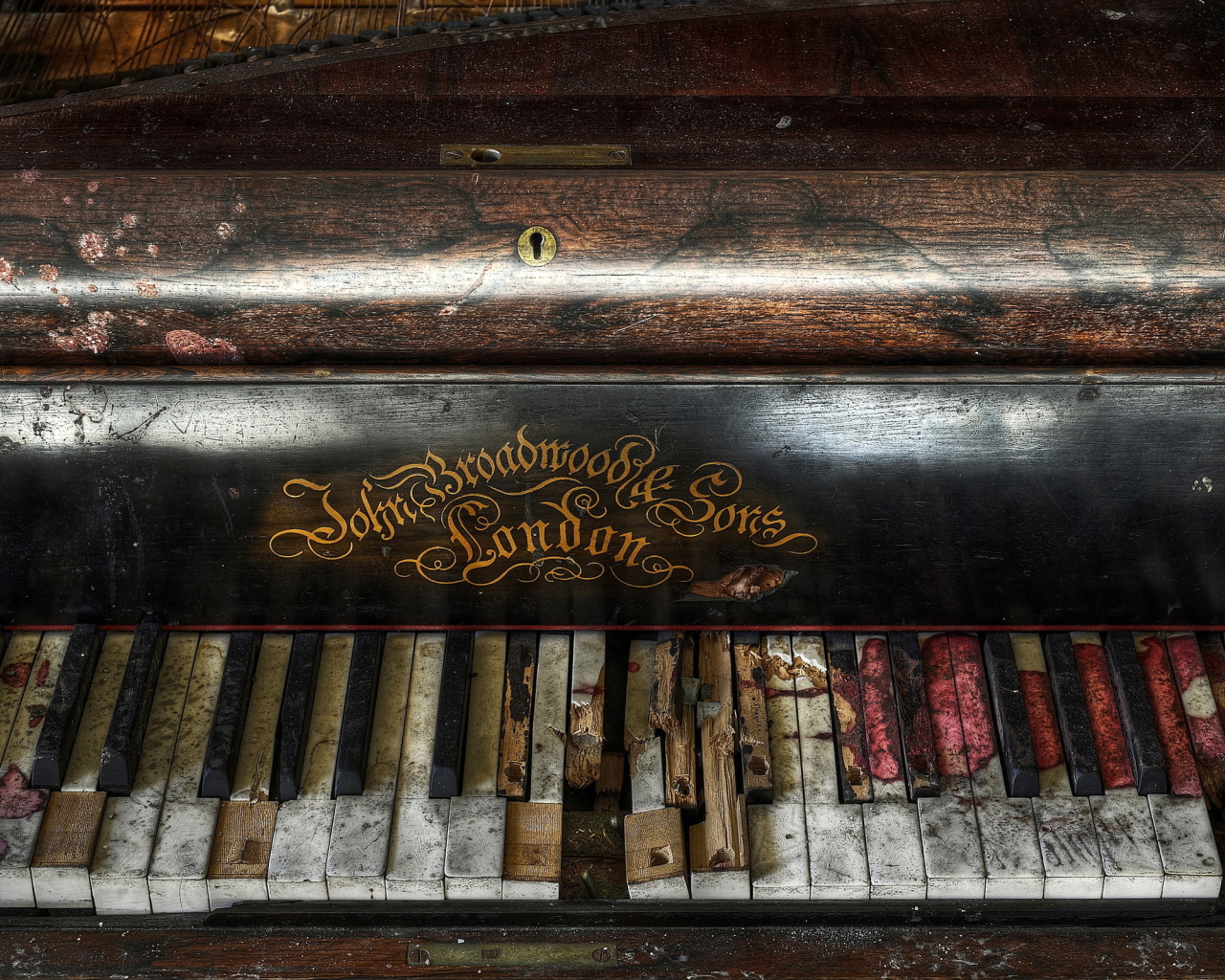 Старый рояль