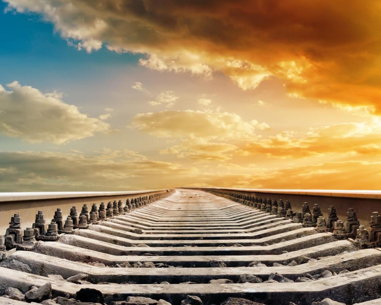 Железная дорога и чёткий горизонт