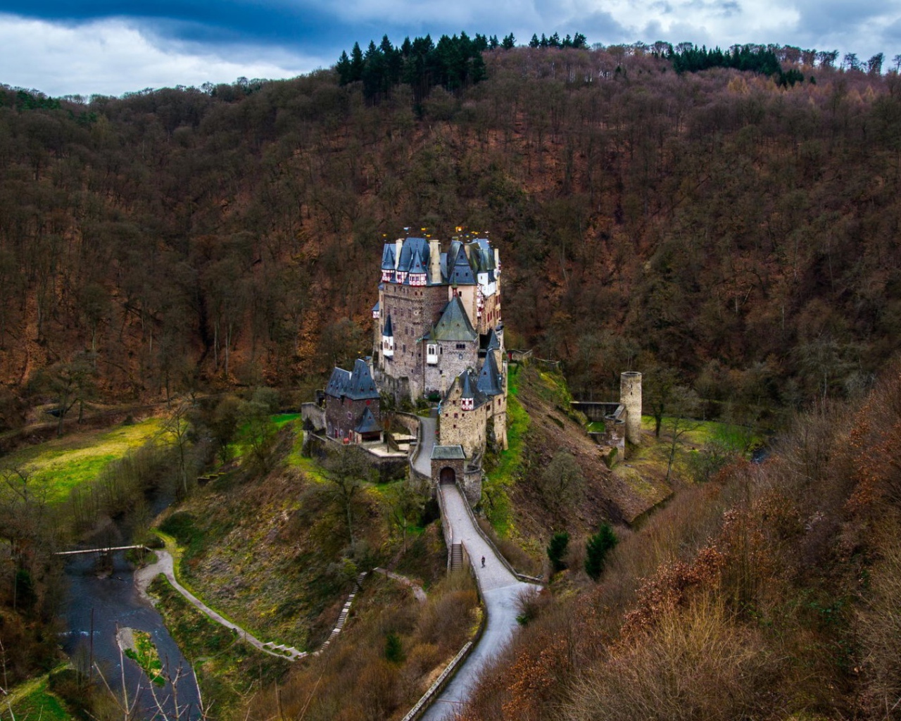 Дорога в старый замок