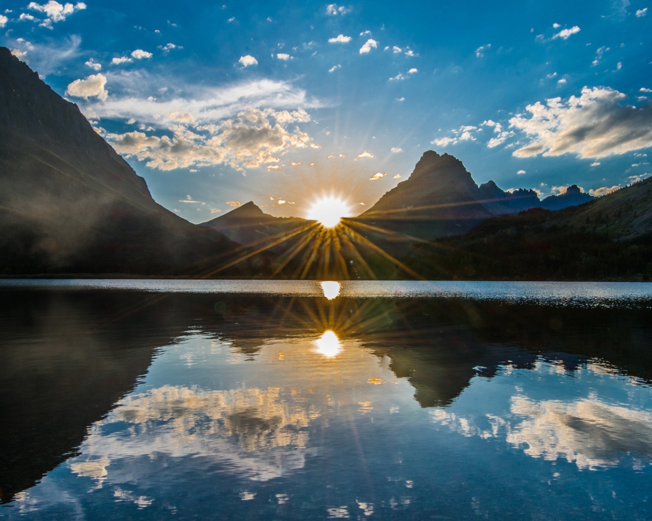 Восход солнца в горах