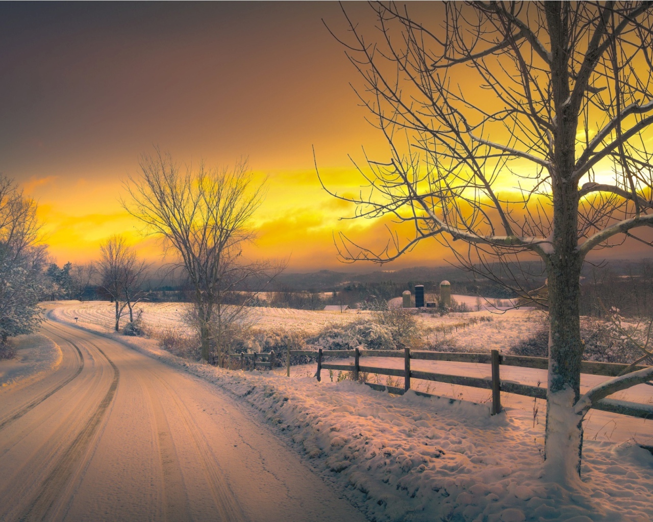 Желтый зимний закат