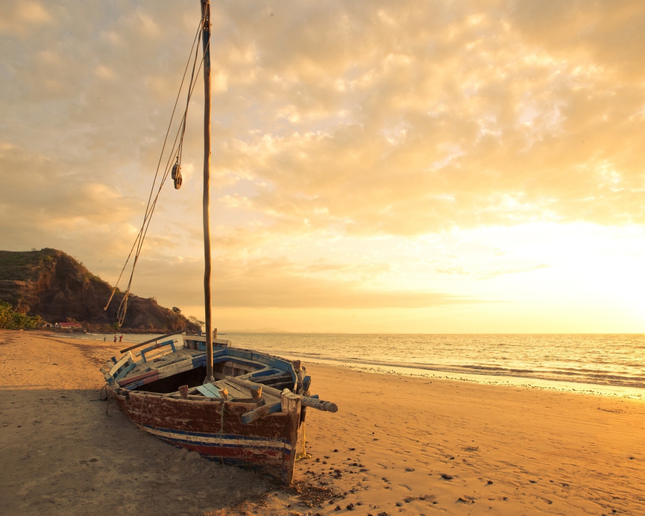 Красивое фото золотого пляжа