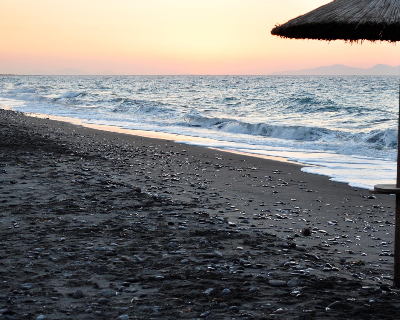 Черный пляж на Санторини