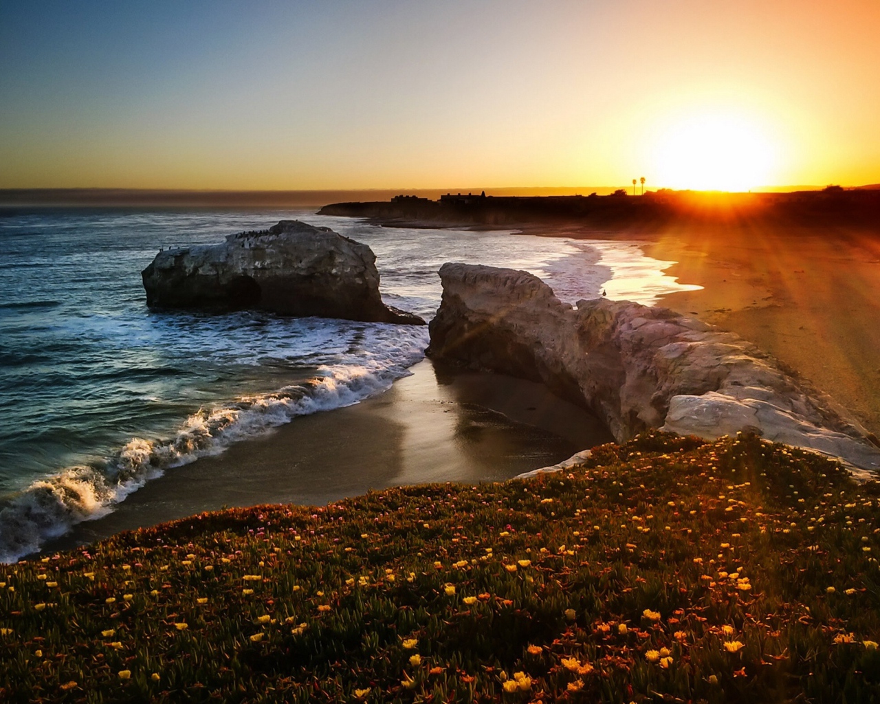 Стеклянный пляж в Форт Брэгг США