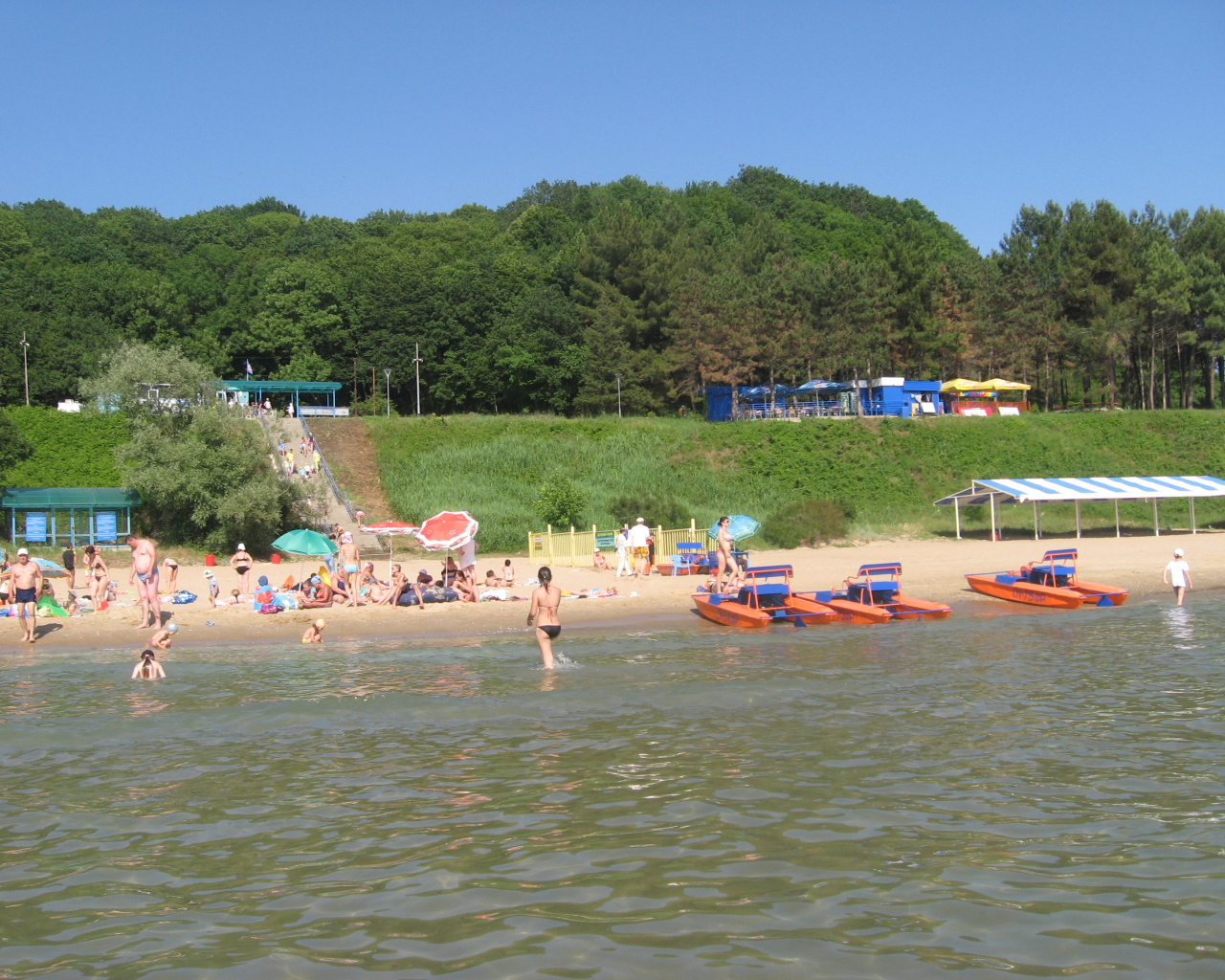 Золотой пляж в Лермонтово