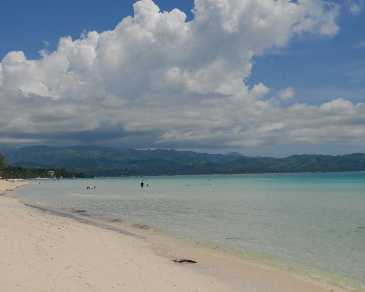 Белый пляж на Острове Боракай