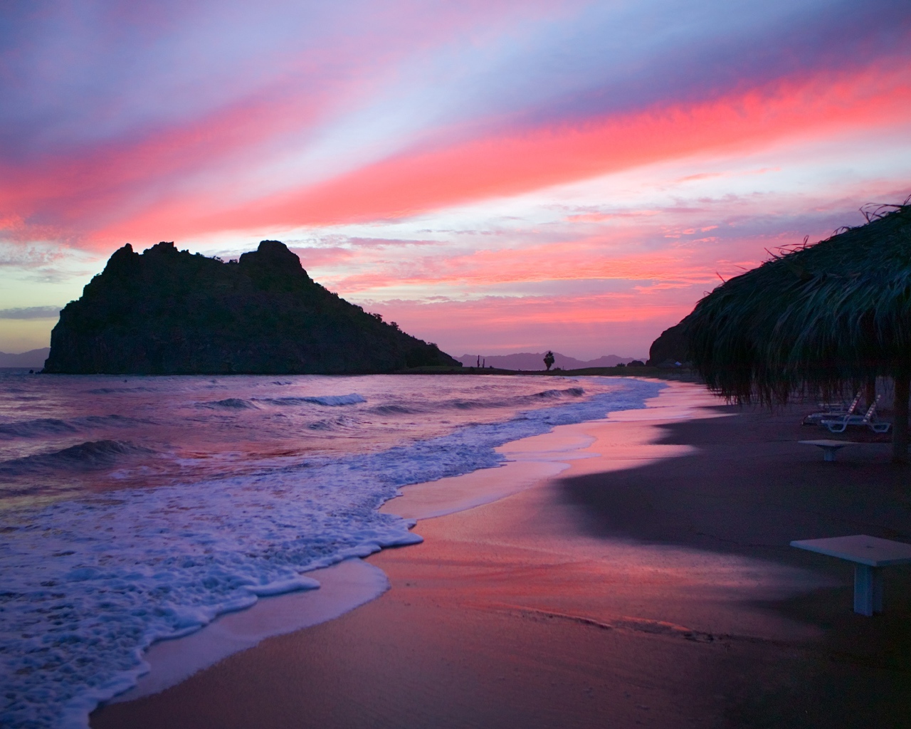 Розовый пляж