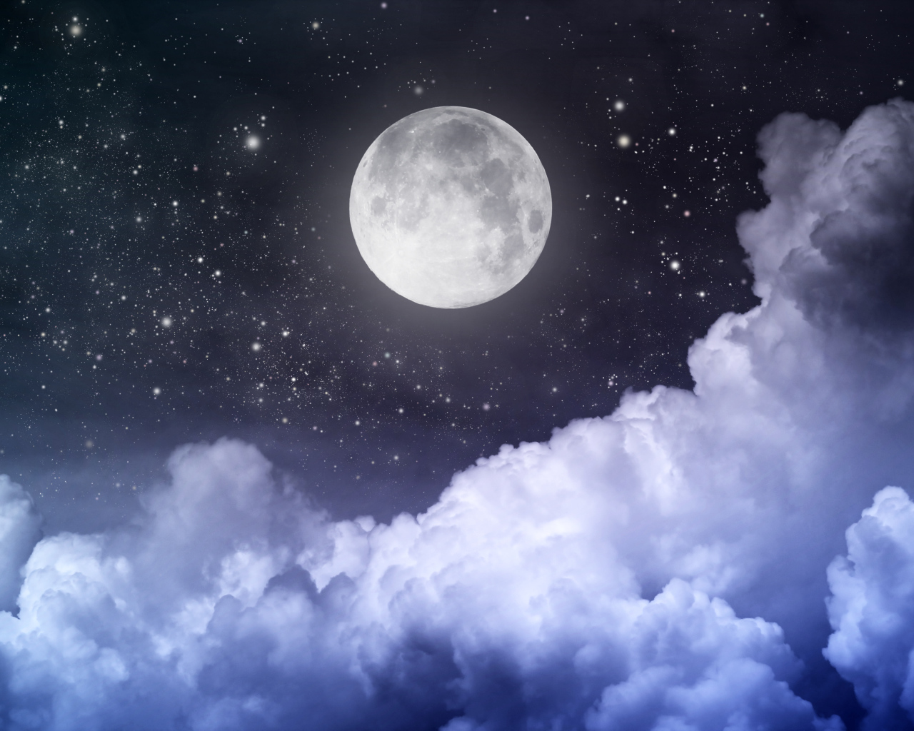 Луна вышла из-за облаков
