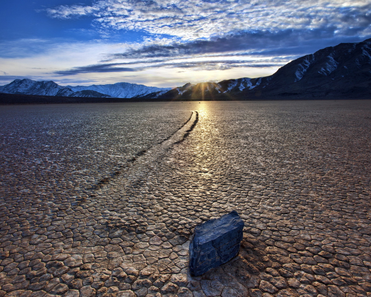 Камень в пустыне