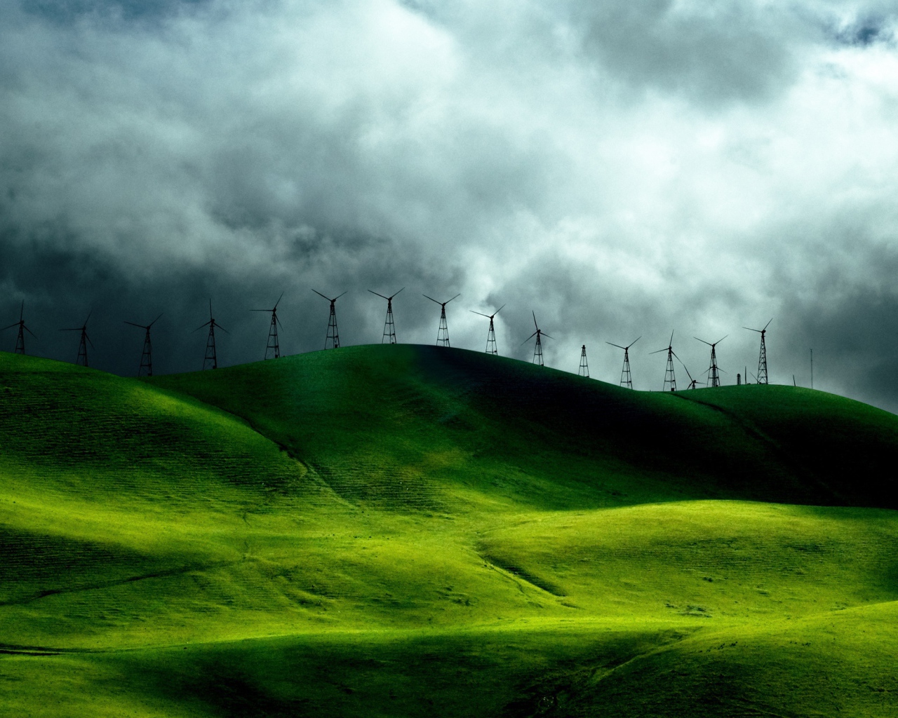 Облака над полем