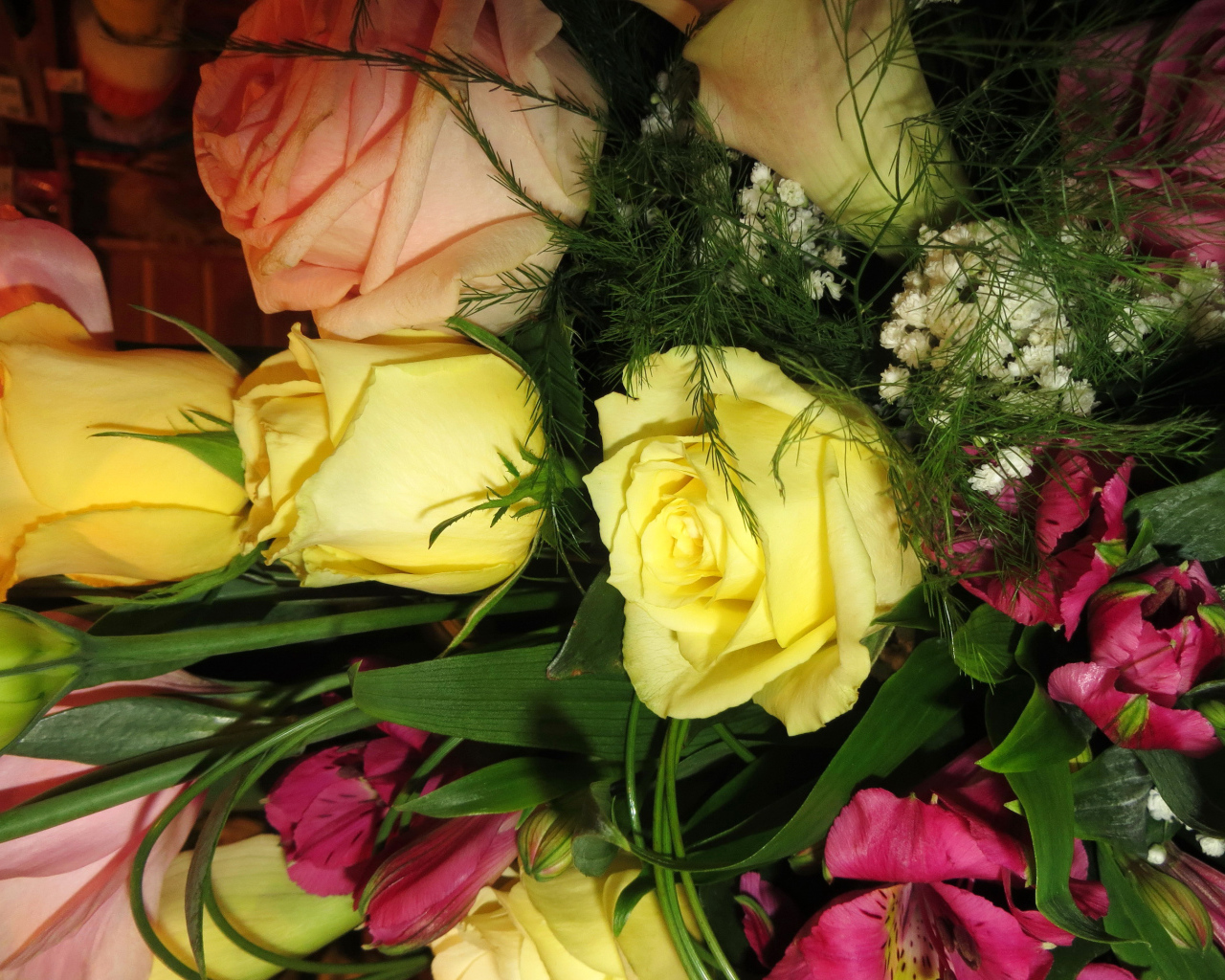 Красивый букет цветы эустома (ирландская роза) 